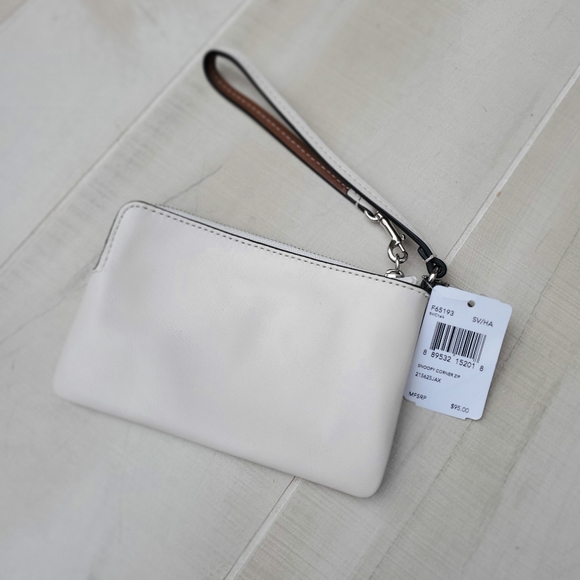 NWT COACH SNOOPY leather wristlet F65193 - Picture 5 of 7